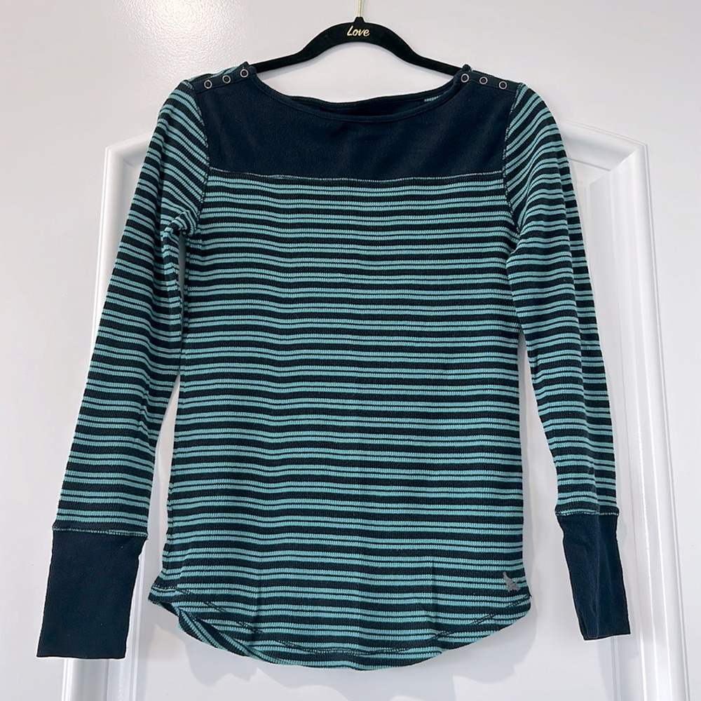 Women’s Eddie Bauer Thermal Top, Size Small. Teal and Navy with Snap Detail